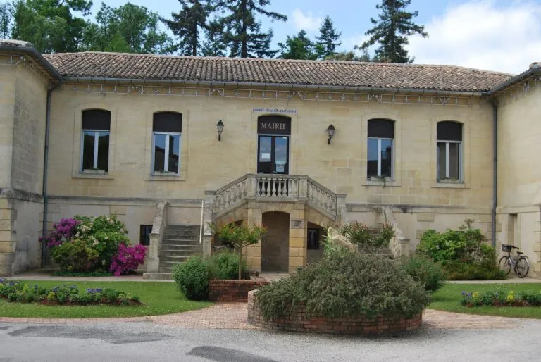 Vayres  (33870)